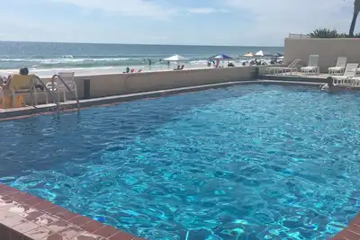 Image de Belle spacieuse, sans plage d'entraînement, 3b / 2b, vue sur l'océan, animaux de compagnie Ok! Piscine face à l'océan