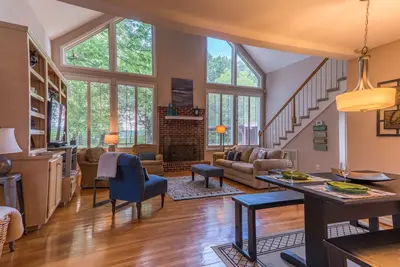 Image de Retraite de chalet primée au centre-ville de Nashville Opry et plus encore! Premier partenaire
