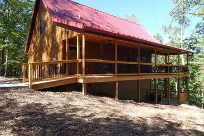 Image de Une cabine de luxe tranquillement nichée dans les bois, animaux acceptés, WiFi