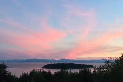 Image de Fabuleux nouvellement construit suite jardin sous-sol situé dans l'ouest de Sechelt