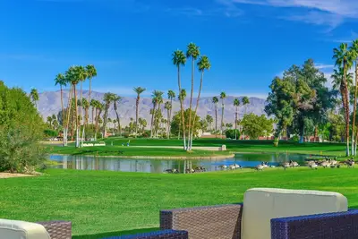Image de Golf & Mountain Views, Privacy, Amenities - Villa sophistiquée