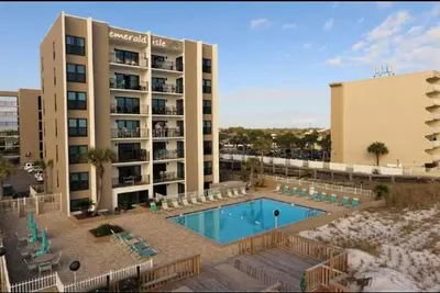 Image de Emerald Isle 107 - À quelques pas de la plage!