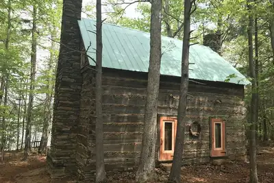Image de Notre 3ème Grande Année / Unique historique cabane en rondins avec plage privée, 300 pieds avant