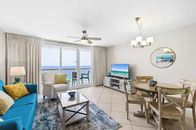 Image de 17e étage en bord de mer à Pelican, vue sur l'océan, piscines, chaises de plage, Wifi, Netflix