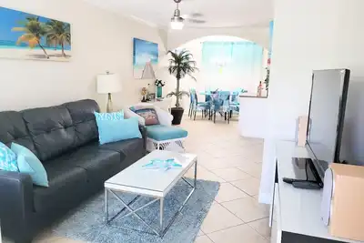 Image de Plage & Piscine! Maison De Vacances De Luxe En Floride! Nouveaux Meubles, Lit King & 2 Queen.