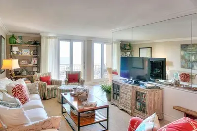 Image de Ahhhhhh. . . . . . Life is Good à la plage!