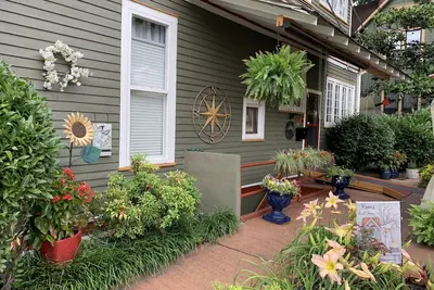 Image de Historic Bear House 1890 (Wheland Wing) L'emplacement est parfait! Charmant St Elmo!