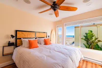 Image de Luxe Beach Front Surf Condo ► Patio privé ► Bbq ► Parking ► Wifi ► Blanchisserie ►