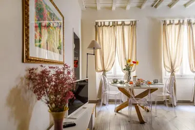 Image de À quelques pas du Duomo et de la gare, appartement lumineux et calme avec Wifi