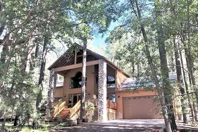 Image de Enchanting Lodge, pont de 40 ', Boisé 1 // 2 Acre, 2 Bd Rm + Loft, Pinetop CClub