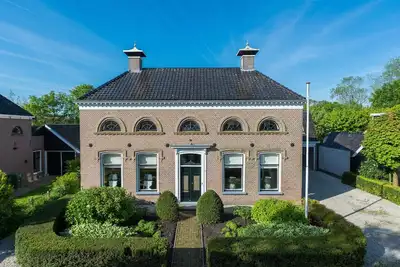 Image de Jolie maison avec trois chambres, 3 salles de bains et un salon