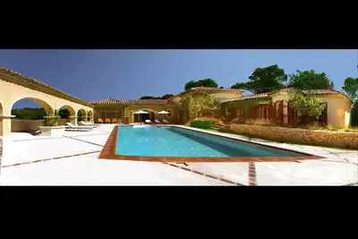 Image de Hacienda provençal - Piscine intérieure chauffée et piscine extérieure,