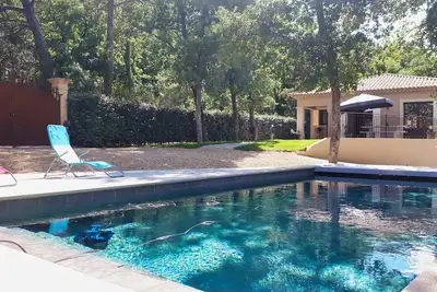 Image de Villa récente avec piscine privée et chauffée sur les hauteurs de Faucon