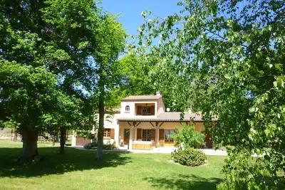 Image de Gîte avec Spa dans un grand parc en plein cœur du Périgord ( Monpazier-Dordogne)