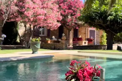 Image de Magnifique Villa Climatisee Avec Piscine Chauffee 30 Mn De La Mer  Centre Var