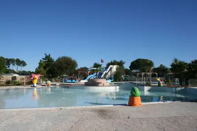 Image de Mobilhome 4/6 personnes dans village vacances 4 étoiles