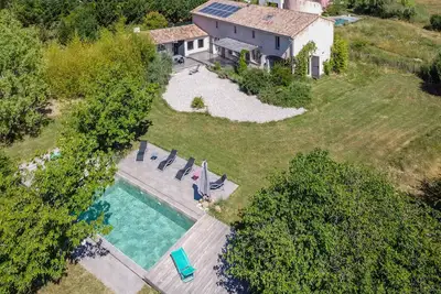 Image de Grande villa, 6 à 15 personnes, bord de forêt et rivière avec piscine chauffée