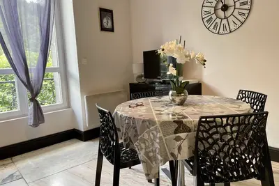 Image de Appartement T2 Centre Ville IDÉAL Ski Cures RANDONNÉE Wifi Gratuit