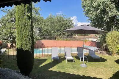 Image de Belle maison de Village climatisée dans Goult piscine sécurisée avec barrière.