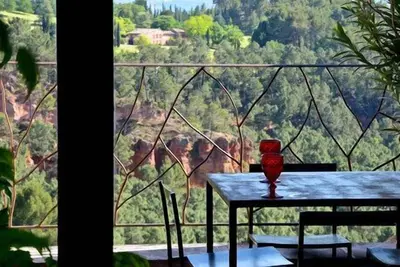 Image de Maison sublime avec terrasse au cœur du village de Roussillon dans le Lubéron