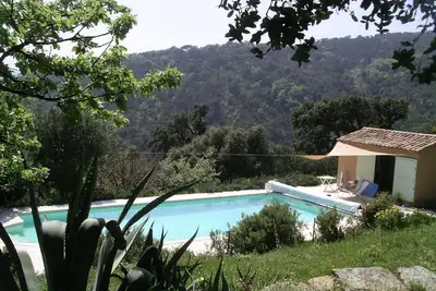 Image de 8 personnes, 4ch. grand calme exposition est et sud, piscine chauffée, nature
