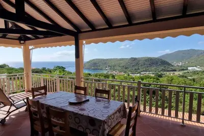 Image de Villa située à 400m du bourg avec vue imprenable sur la plage et son ponton