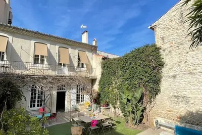 Maison De Ville Avec Piscine. Le bonheur de la campagne en ville