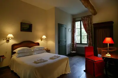 Image de Prieuré de Rochefort, havre de sérénité à l'orée des forêts de Picardie. Promos