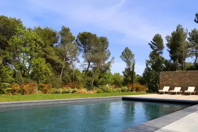 Image de Lodge Domaine Rampale, piscine chauffée, entre Aix-en-provence et Marseille