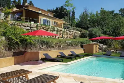 Image de Grande Villa piscine chauffée vue magnifique sur village provençal et Esterel