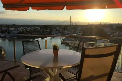 Image de ⭐⭐Vue Panoramique sur la Mediterrannée ⭐⭐appartement sur canal & proche plage.