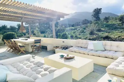 Image de Villa contemporaine avec vue exceptionnelle sur le maquis entre mer et montagnes