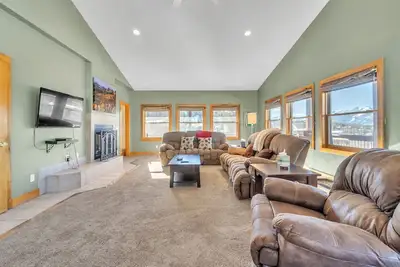 Image de Maison de montagne spacieuse, avec garage chauffé pour 2 voitures