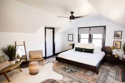 Image de ❤︎ Newly Renovated 1930 Cottage❤︎ Prime Location❤︎