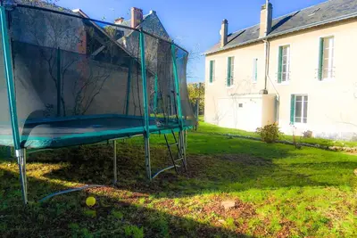 Image de *** 4Br w / 3 Giga trampolines! Châteaux de la Loire, Golf, Vélo, Kayak