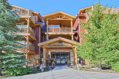 Image de Condo 2 Br / 3 Ba avec terrasse privée et jacuzzi - à quelques pas des ascenseurs!