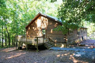 Image de Spacieux Lakefront Log Home Retreat