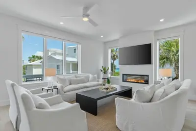 Image de Beachside 4 chambres 4. 5 salles de bain avec piscine. 40 étapes pour se tenir debout sur la plage