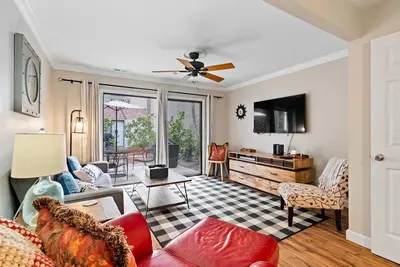 Image de Nouvellement rénové Villa - Près de la plage, des commerces et des restaurants!