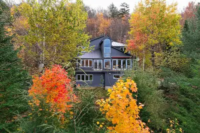 Image de Spacieux et spectaculaire Stowe Home, une vue imprenable sur la ville et la montagne!