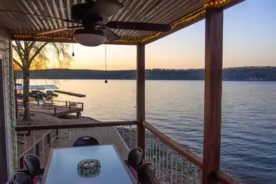 Image de Unité la plus proche de Breakwater Bay à Pool et Lakefront. Superbes vues! Wifi gratuit