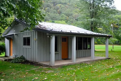 Image de Fun, Confortable et relaxant, Moderne, Chalet Creekside / Trailside