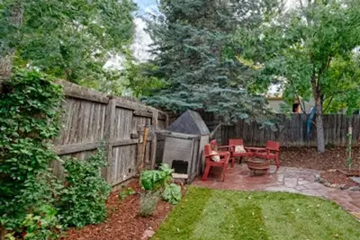 Image de Maison familiale 3 Br - Courte distance de marche du centre-ville de Louisville, des sentiers et du parc