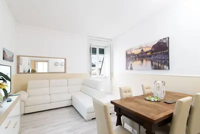 Image de Nouvel Apt De Charme. Surplombant S. ÉGLISE Peter, 4 chambres, 11 sl. , 3 sdb