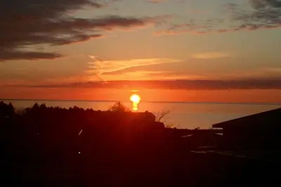 Image de Sunset Glory -Meilleures vue sur la baie Dans Downtown Petoskey - oĂą vous voulez ĂŞtre!
