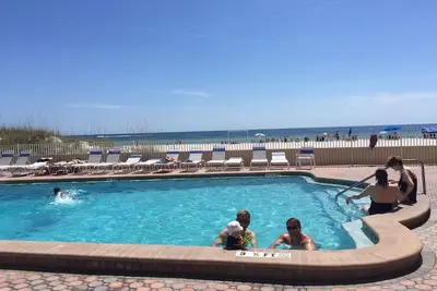 Image de Superbe récemment rénové Oceanfront Condo avec intercostaux Vues du balcon! ! !