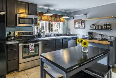 Image de Détendez-vous et retournez dans le bain à remous! Nouveau design moderne, adapté aux familles et aux animaux!