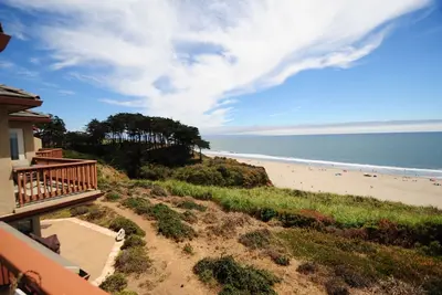 Image de Villa de plage de luxe dans la station balnéaire, à quelques pas de la plage, de superbes équipements