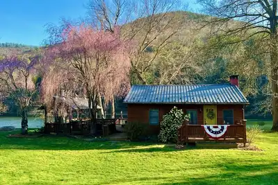 Image de Votre escapade dans un cottage Creekside moderne sur Pine Creek & Rail Trail