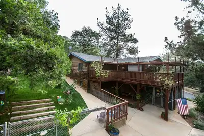 Image de Bison Lodge pour une contemplation tranquille, confort et commodités modernes / Wifi et animaux de compagnie